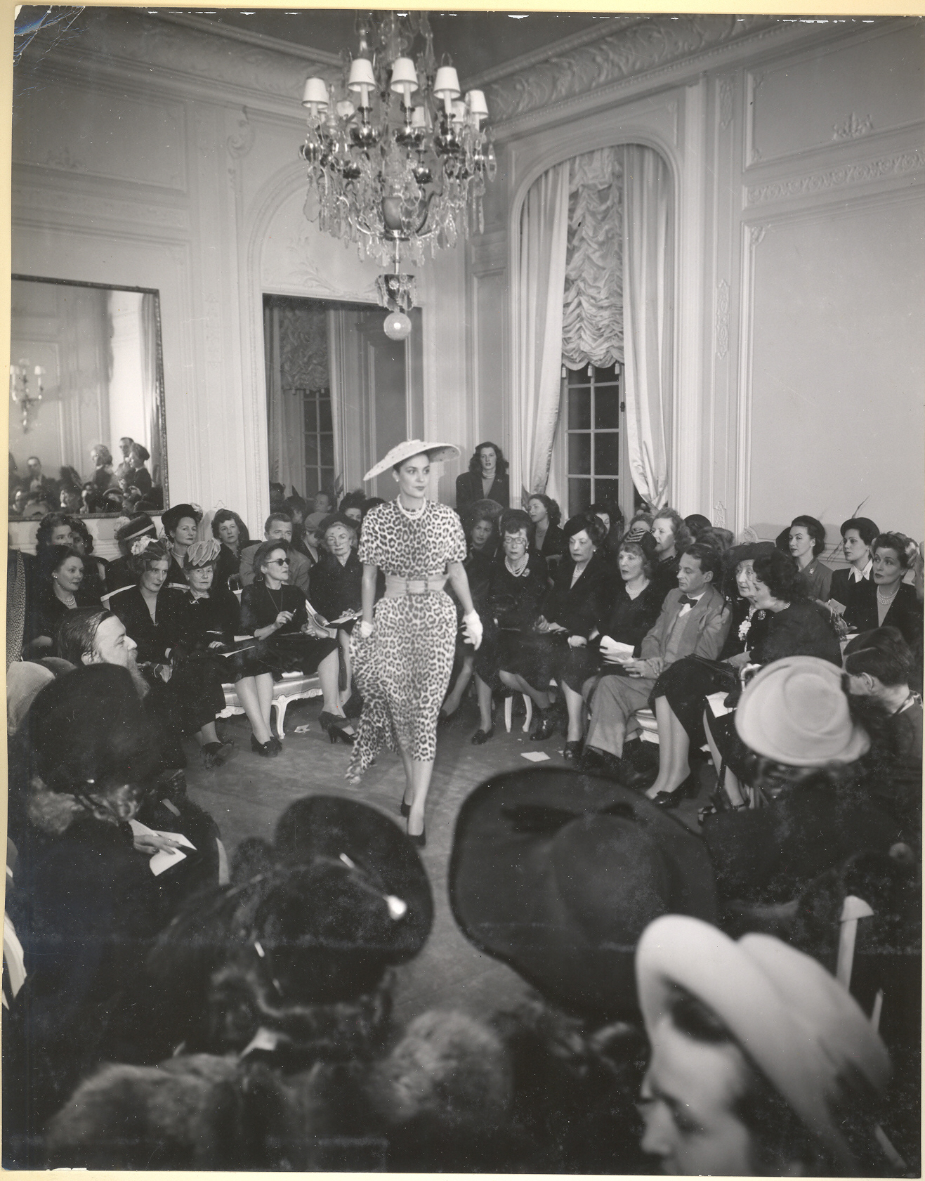 DEFILE AVENUE MONTAIGNE_hautes definitions_D026549