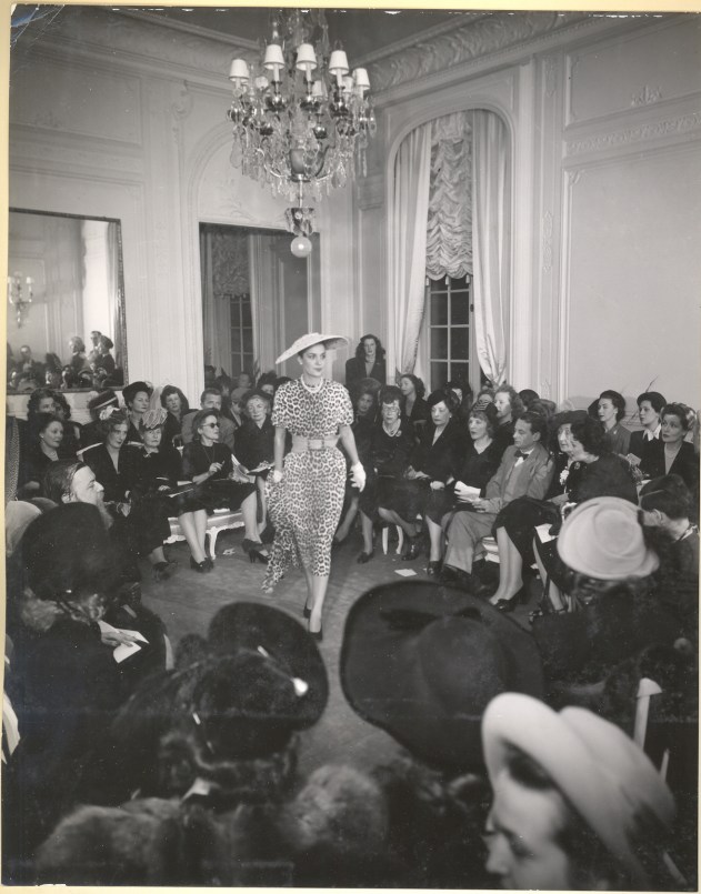 DEFILE AVENUE MONTAIGNE_hautes definitions_D026549