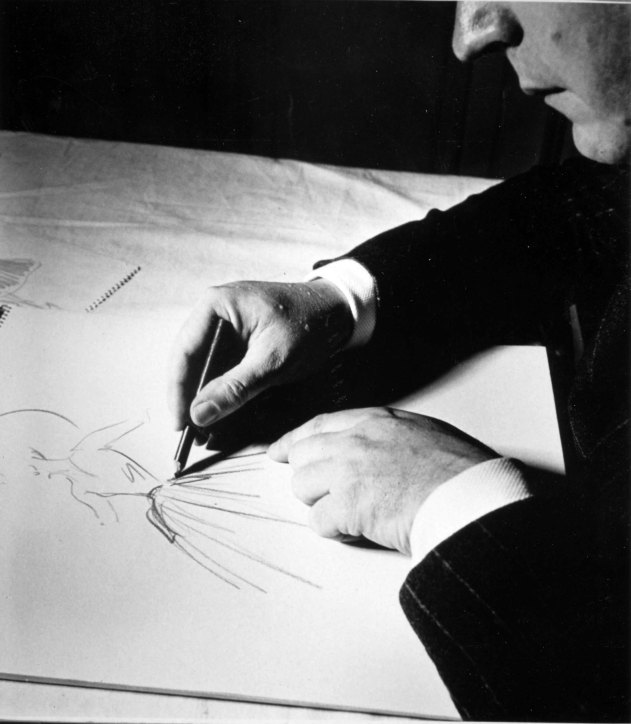 M. Christian Dior dessinant photo Maywald